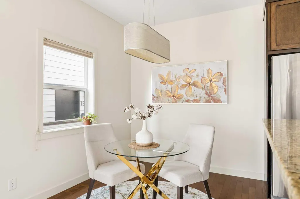 1932 35 Street SW Calgary AB T3E 2X3