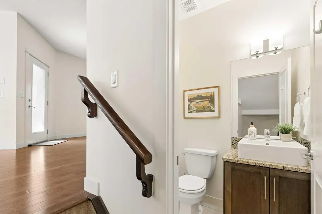 1932 35 Street SW Calgary AB T3E 2X3