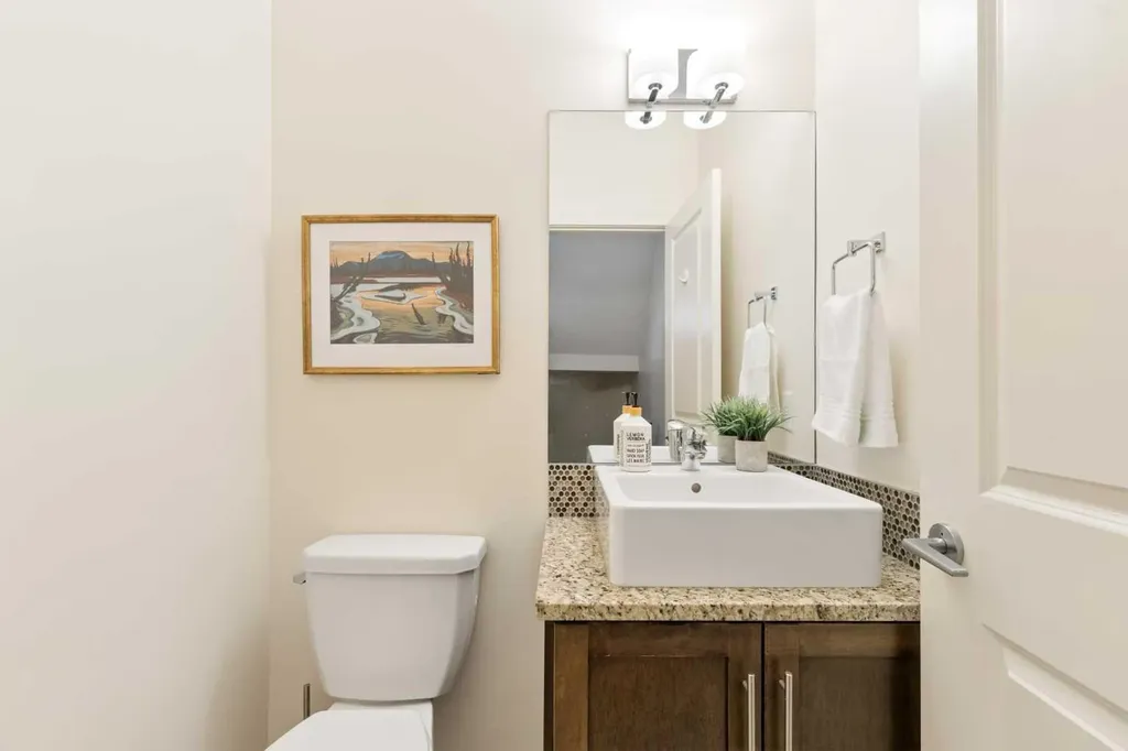 1932 35 Street SW Calgary AB T3E 2X3