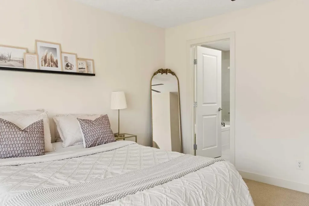 1932 35 Street SW Calgary AB T3E 2X3