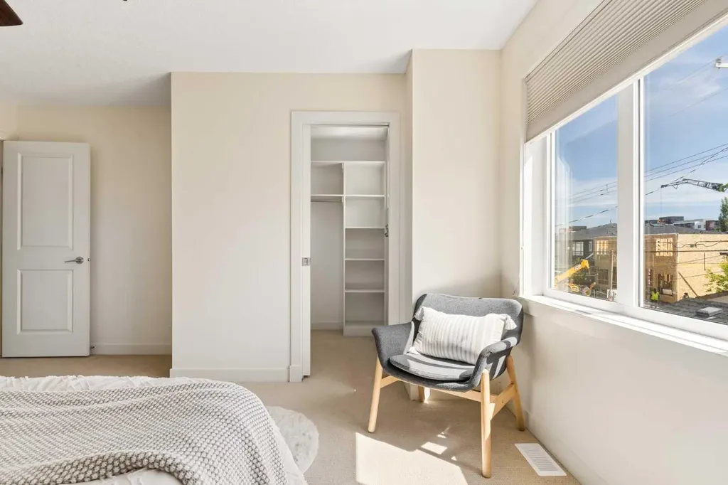 1932 35 Street SW Calgary AB T3E 2X3