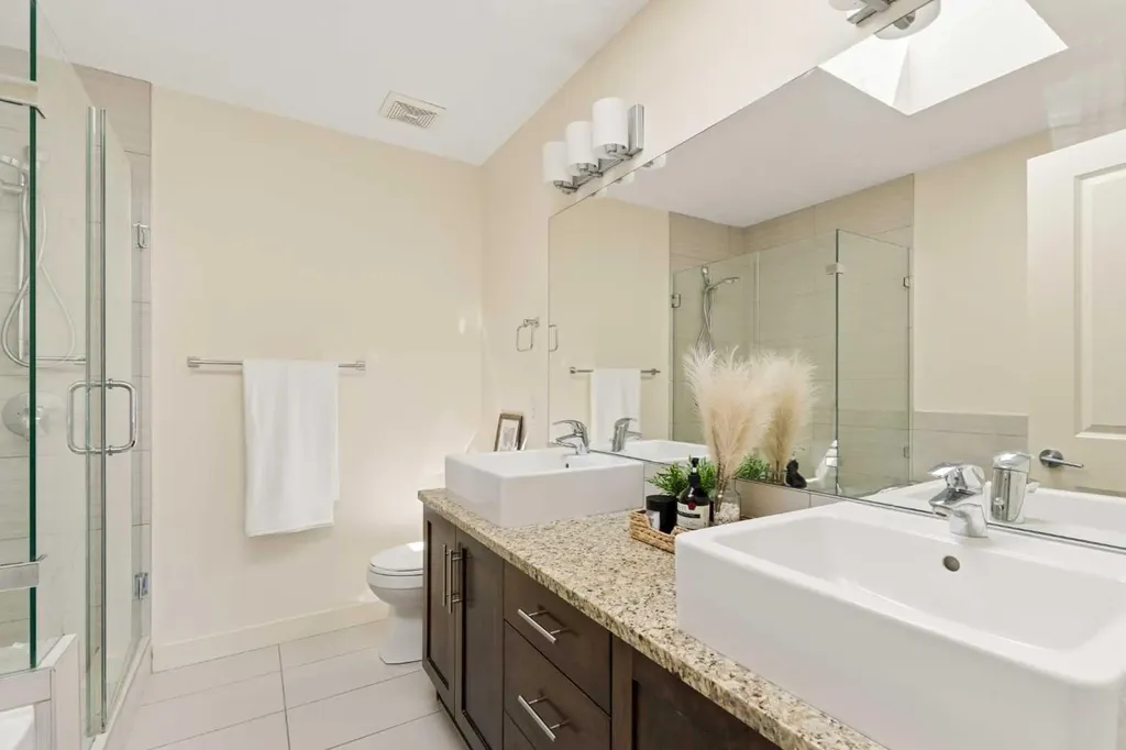 1932 35 Street SW Calgary AB T3E 2X3