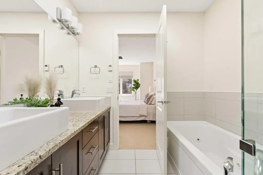 1932 35 Street SW Calgary AB T3E 2X3