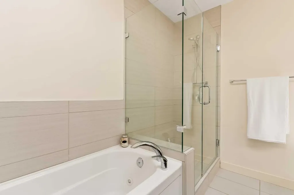 1932 35 Street SW Calgary AB T3E 2X3