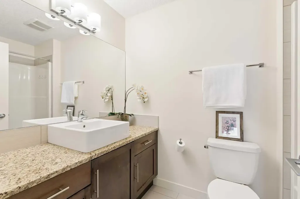 1932 35 Street SW Calgary AB T3E 2X3