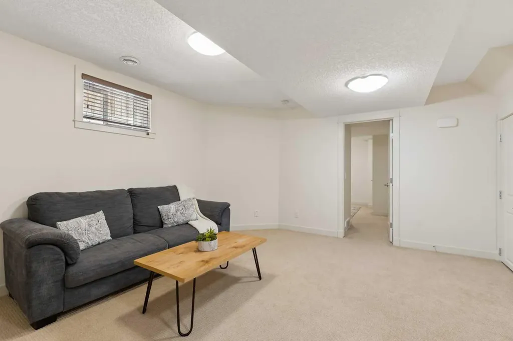 1932 35 Street SW Calgary AB T3E 2X3