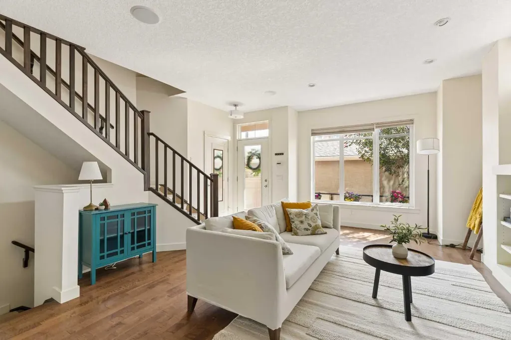 1932 35 Street SW Calgary AB T3E 2X3