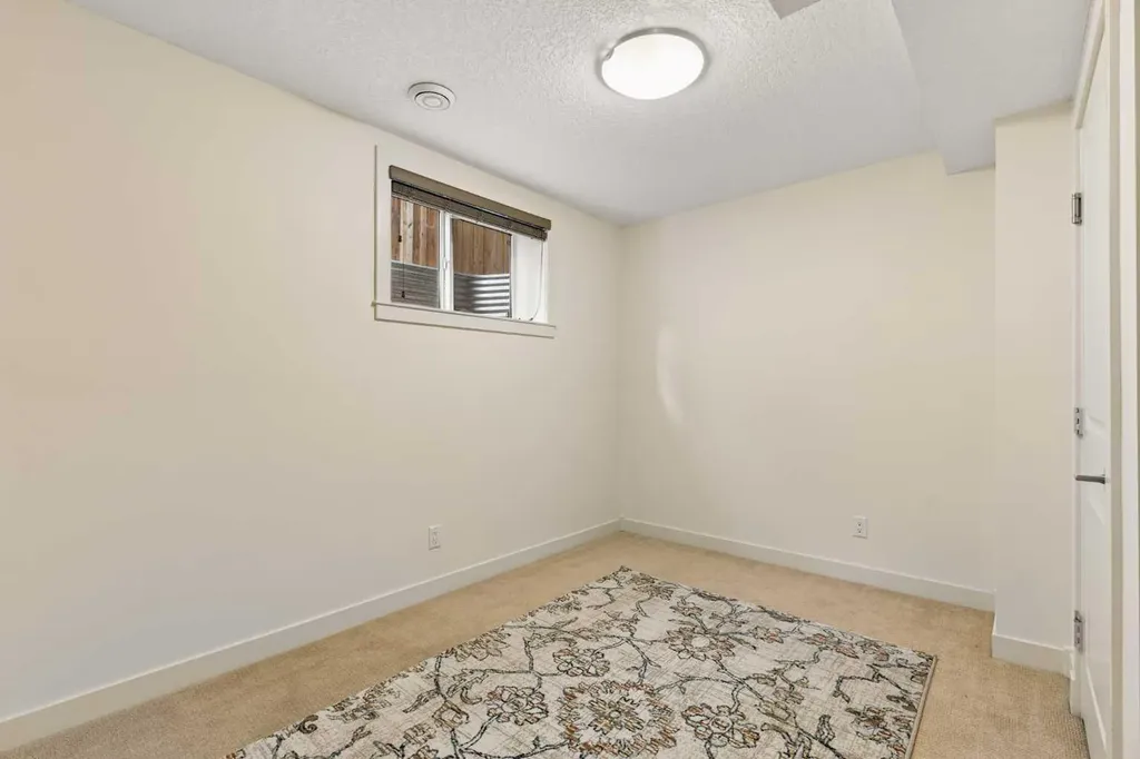 1932 35 Street SW Calgary AB T3E 2X3