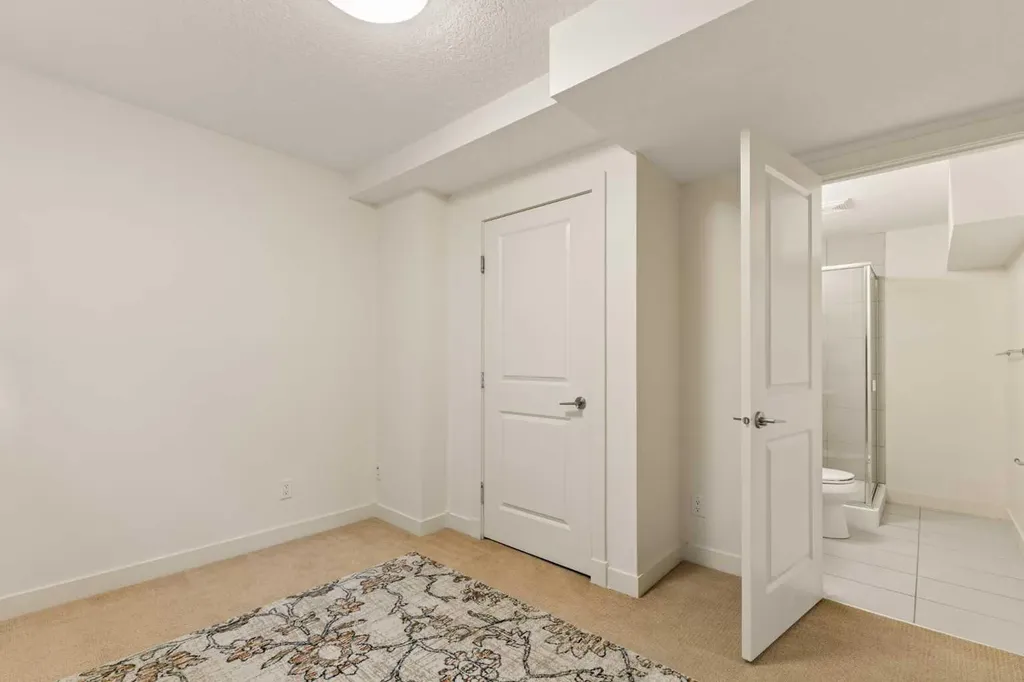 1932 35 Street SW Calgary AB T3E 2X3