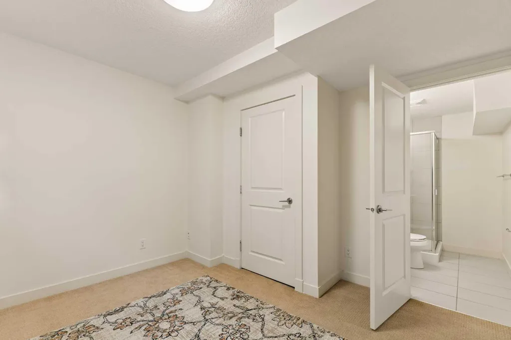 1932 35 Street SW Calgary AB T3E 2X3
