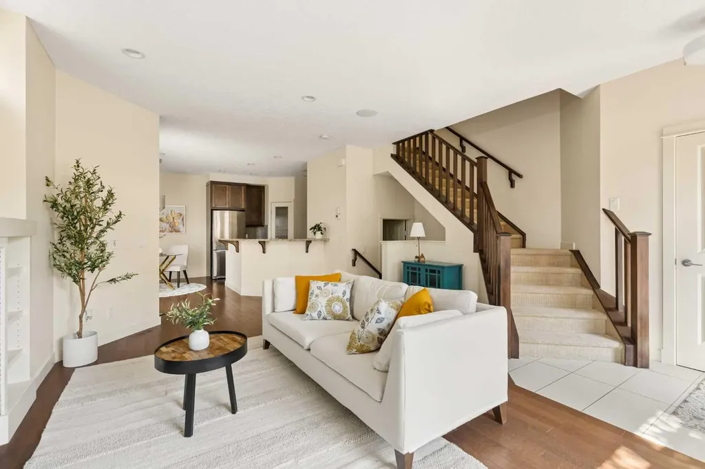 1932 35 Street SW Calgary AB T3E 2X3