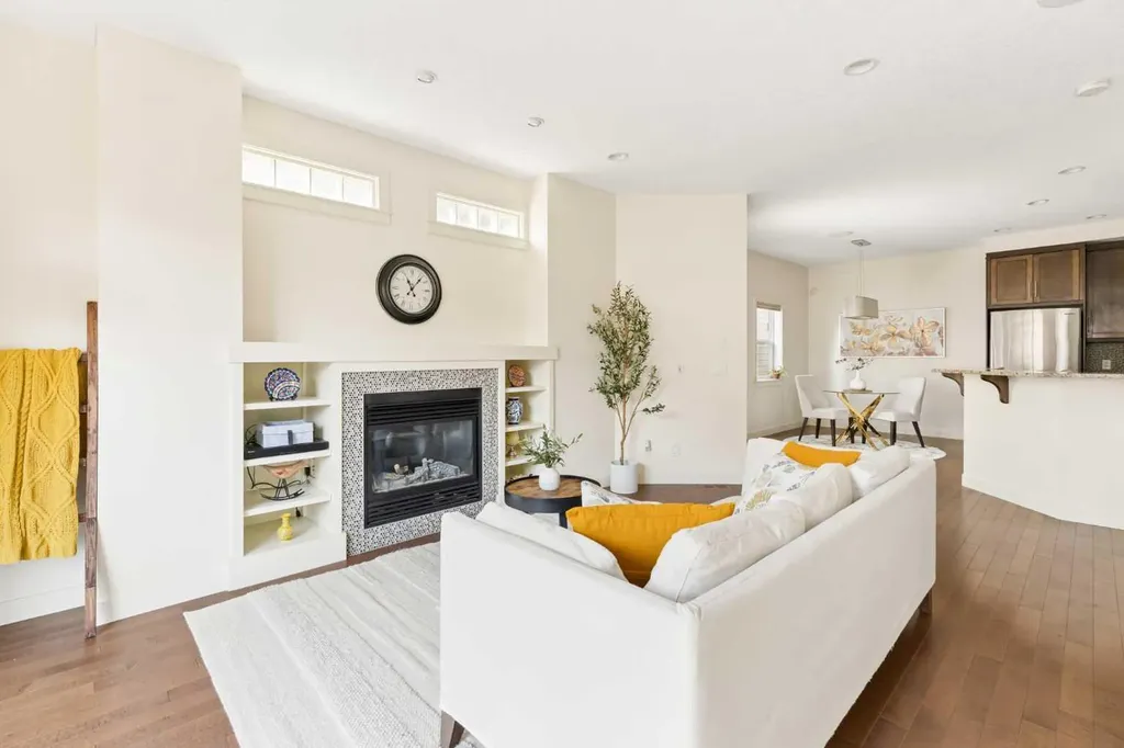 1932 35 Street SW Calgary AB T3E 2X3