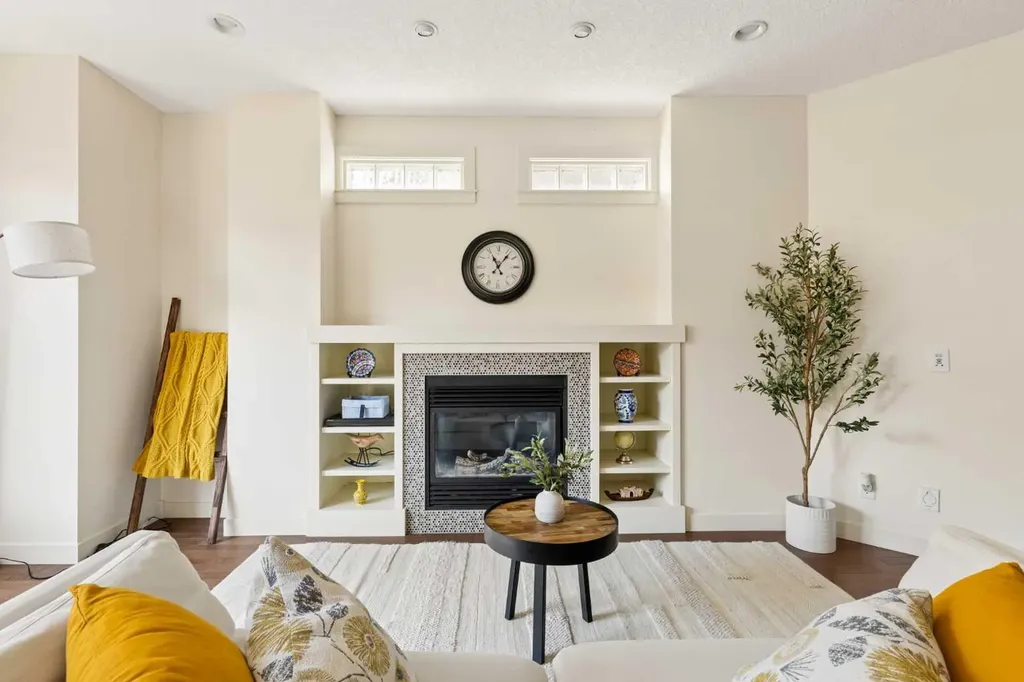 1932 35 Street SW Calgary AB T3E 2X3