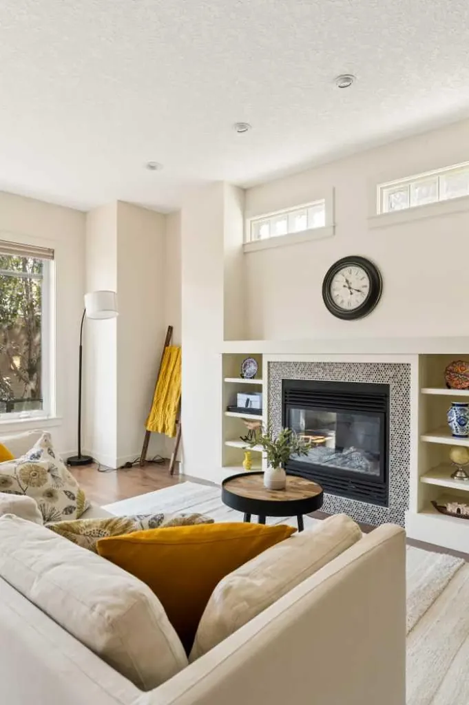 1932 35 Street SW Calgary AB T3E 2X3