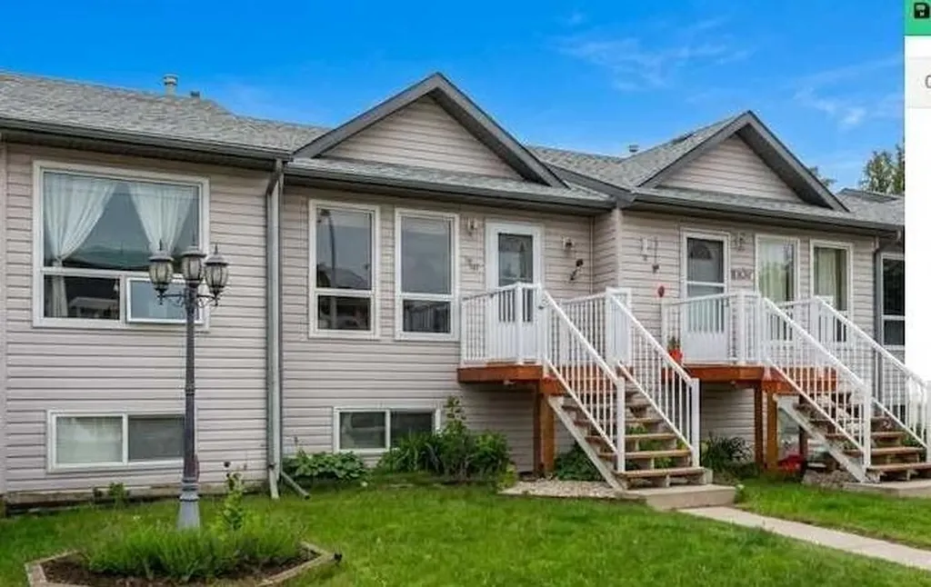 622 3 Street Strathmore AB T1P 1S3