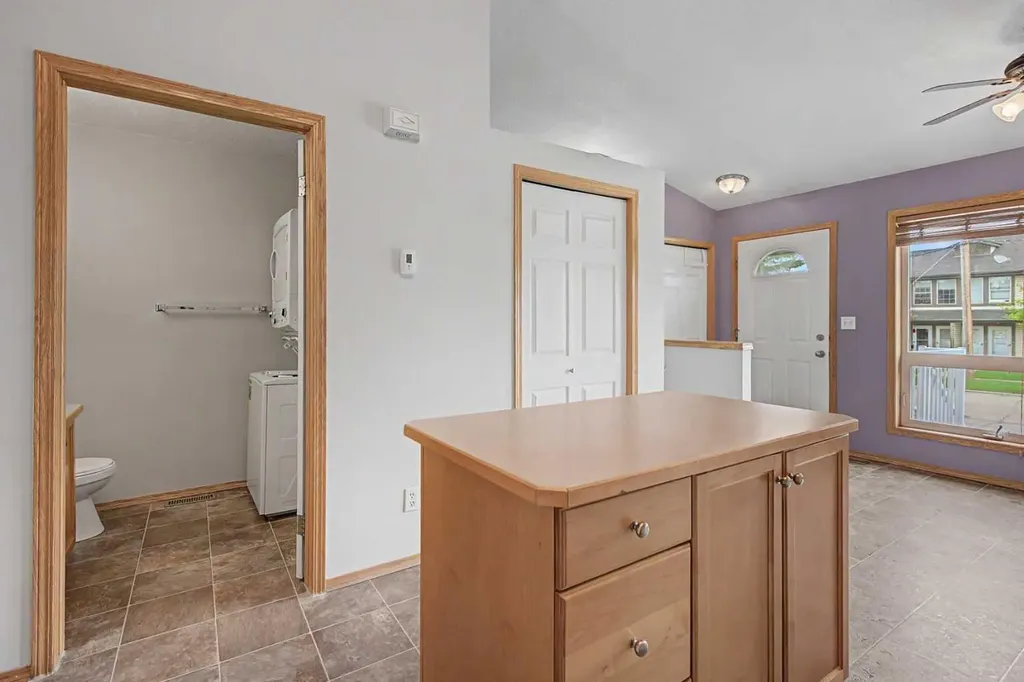 622 3 Street Strathmore AB T1P 1S3