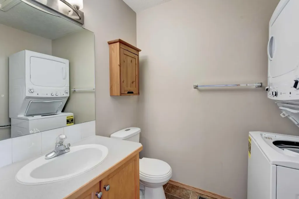 622 3 Street Strathmore AB T1P 1S3