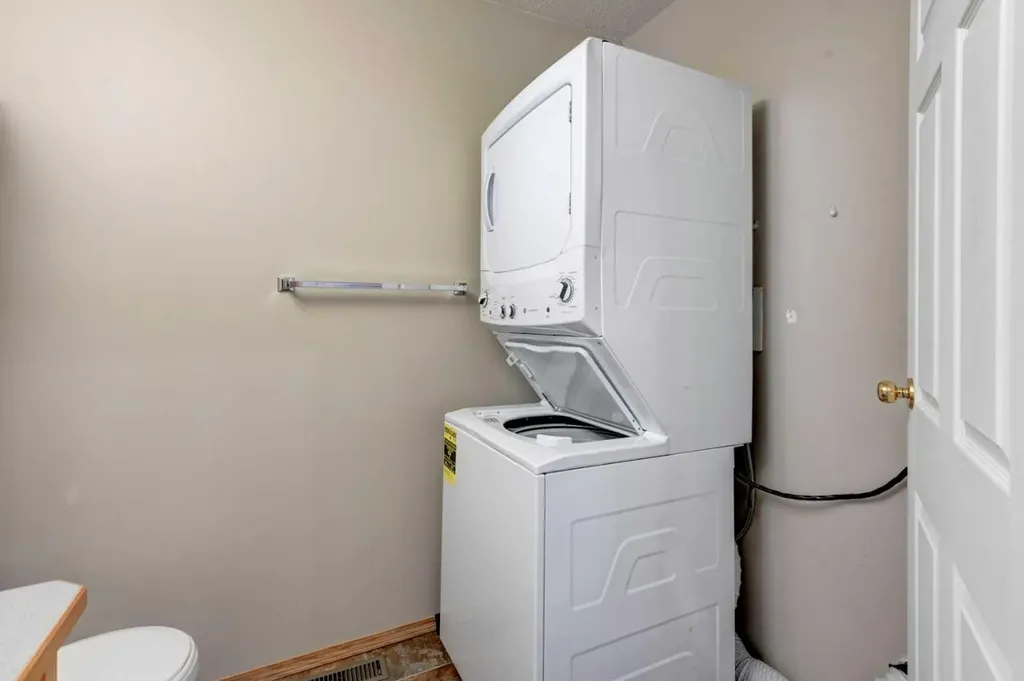 622 3 Street Strathmore AB T1P 1S3