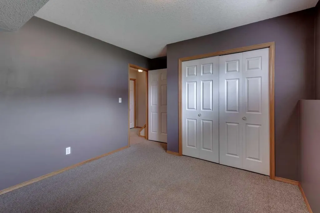622 3 Street Strathmore AB T1P 1S3