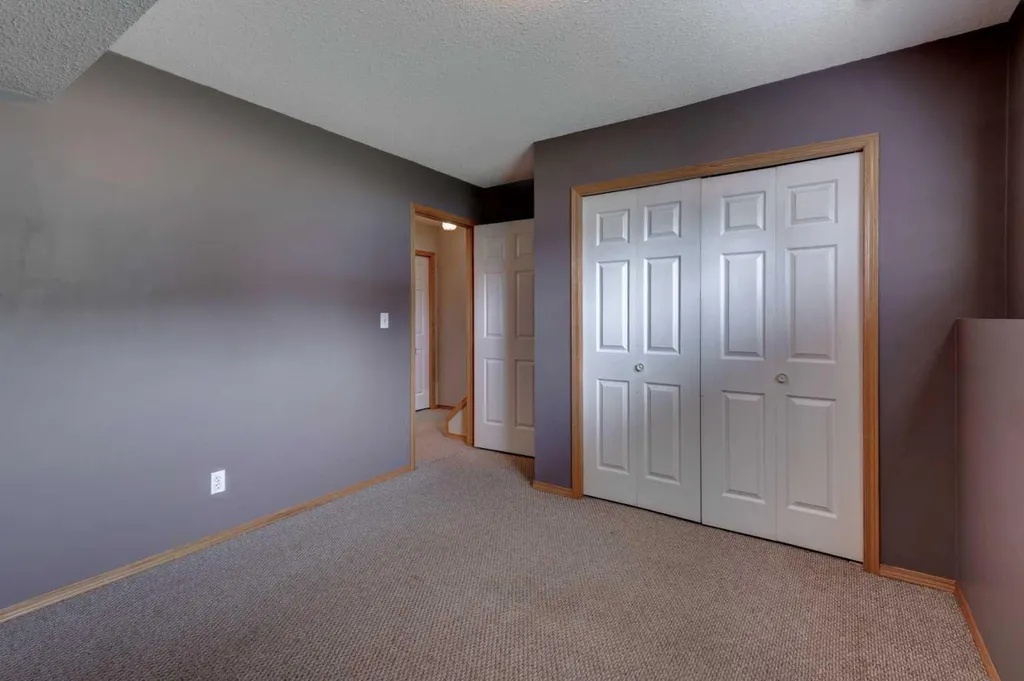622 3 Street Strathmore AB T1P 1S3