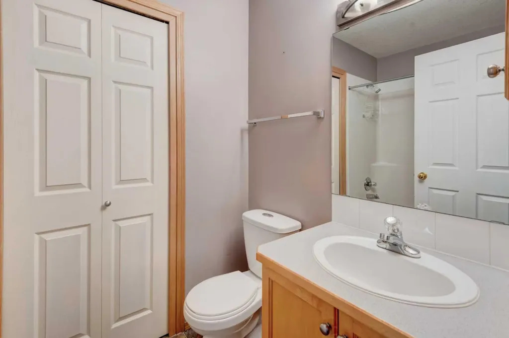 622 3 Street Strathmore AB T1P 1S3