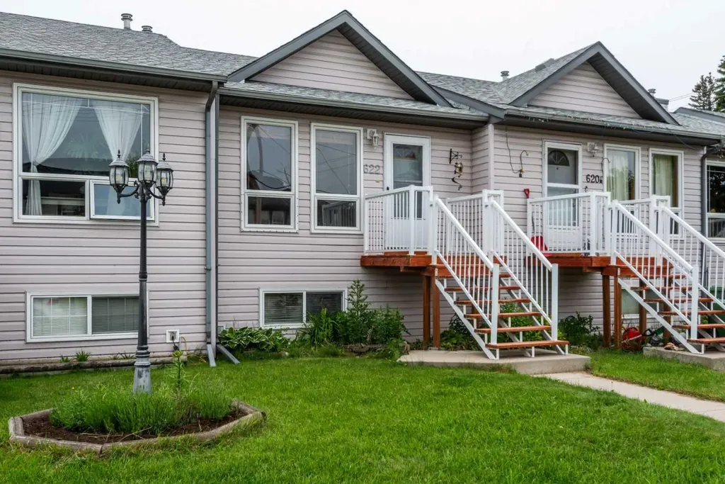 622 3 Street Strathmore AB T1P 1S3