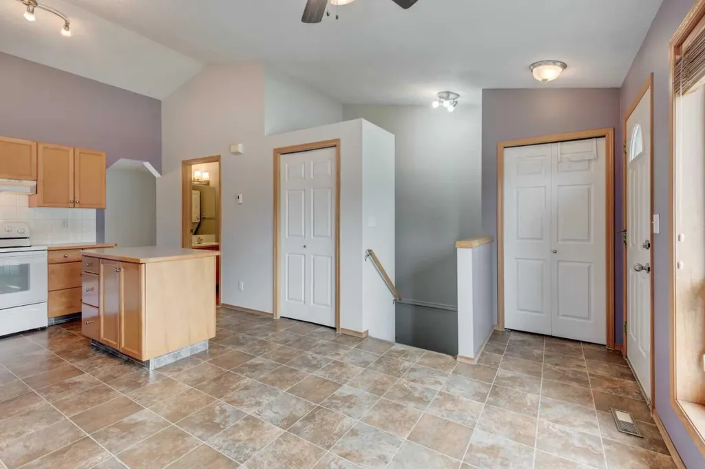 622 3 Street Strathmore AB T1P 1S3