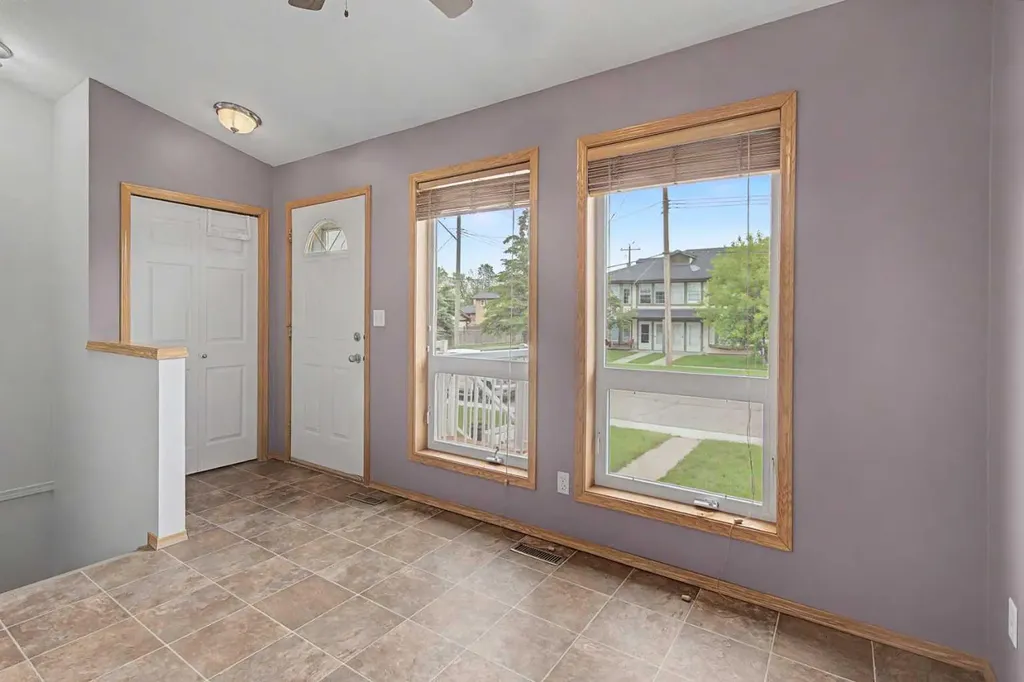 622 3 Street Strathmore AB T1P 1S3