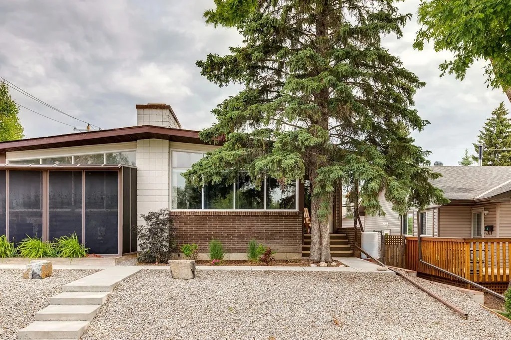 2144 Chilcotin Road NW Calgary AB T2L 0X1