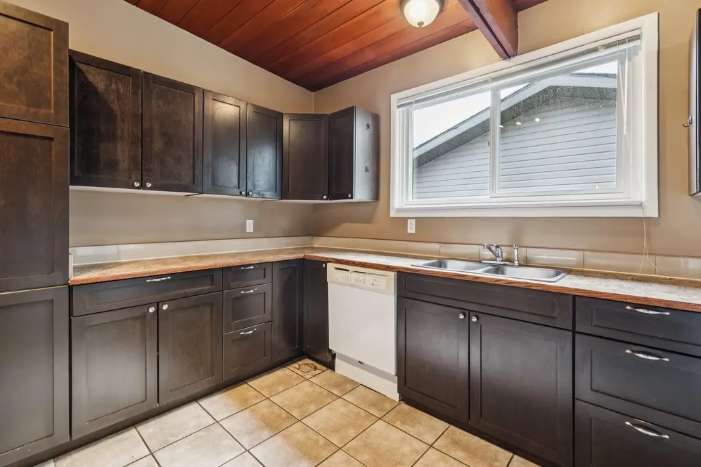 2144 Chilcotin Road NW Calgary AB T2L 0X1