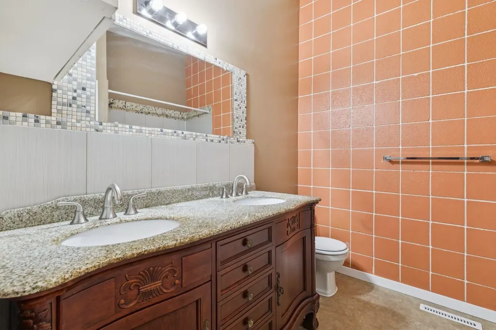2144 Chilcotin Road NW Calgary AB T2L 0X1