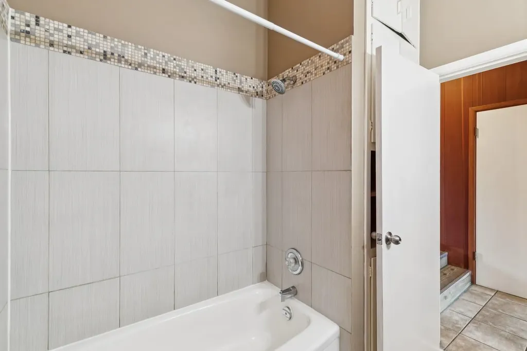 2144 Chilcotin Road NW Calgary AB T2L 0X1