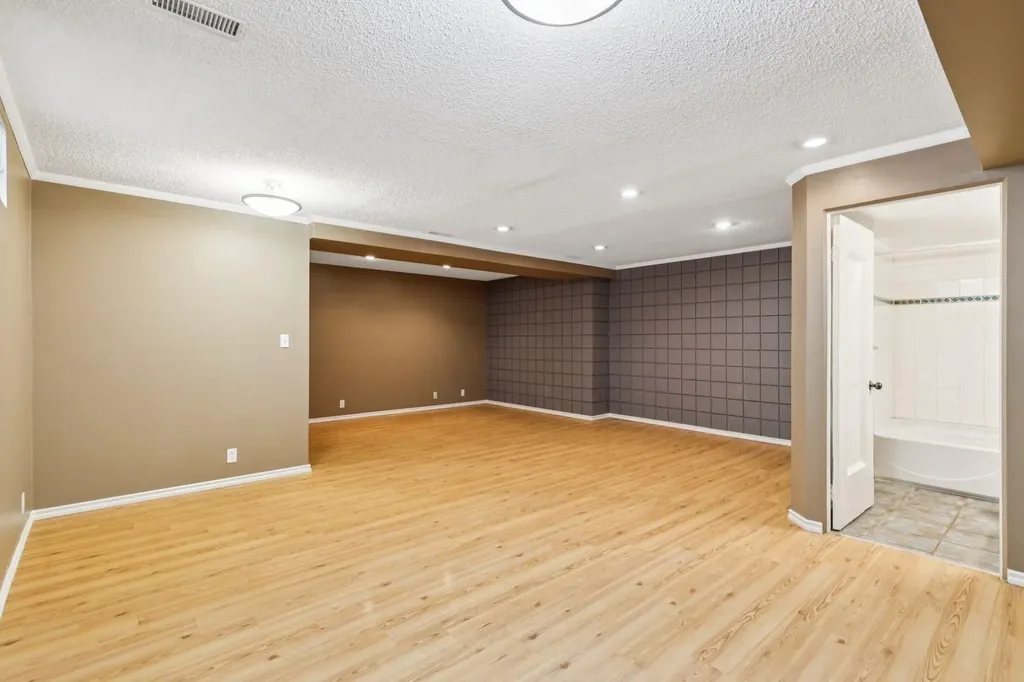 2144 Chilcotin Road NW Calgary AB T2L 0X1
