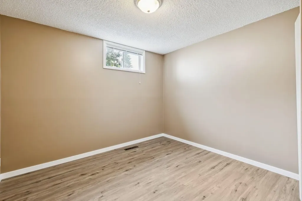 2144 Chilcotin Road NW Calgary AB T2L 0X1