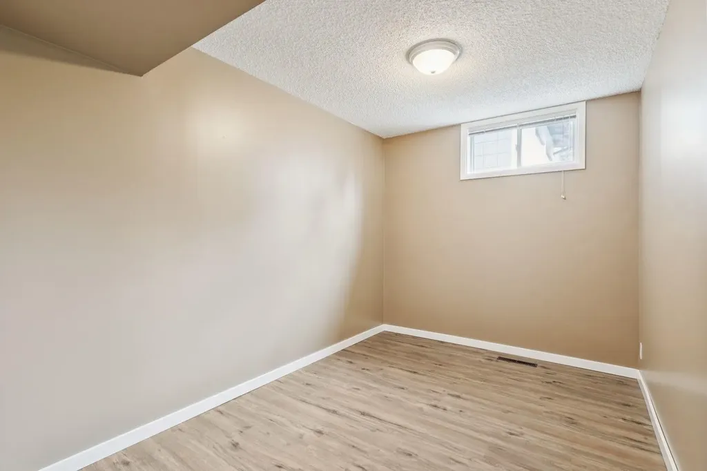 2144 Chilcotin Road NW Calgary AB T2L 0X1