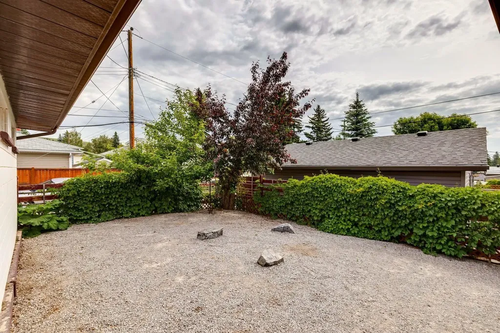 2144 Chilcotin Road NW Calgary AB T2L 0X1