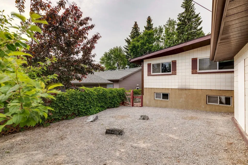 2144 Chilcotin Road NW Calgary AB T2L 0X1