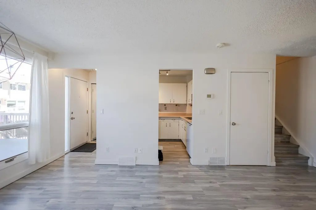 116 Silver Crest Drive NW Calgary AB T3B 4N9