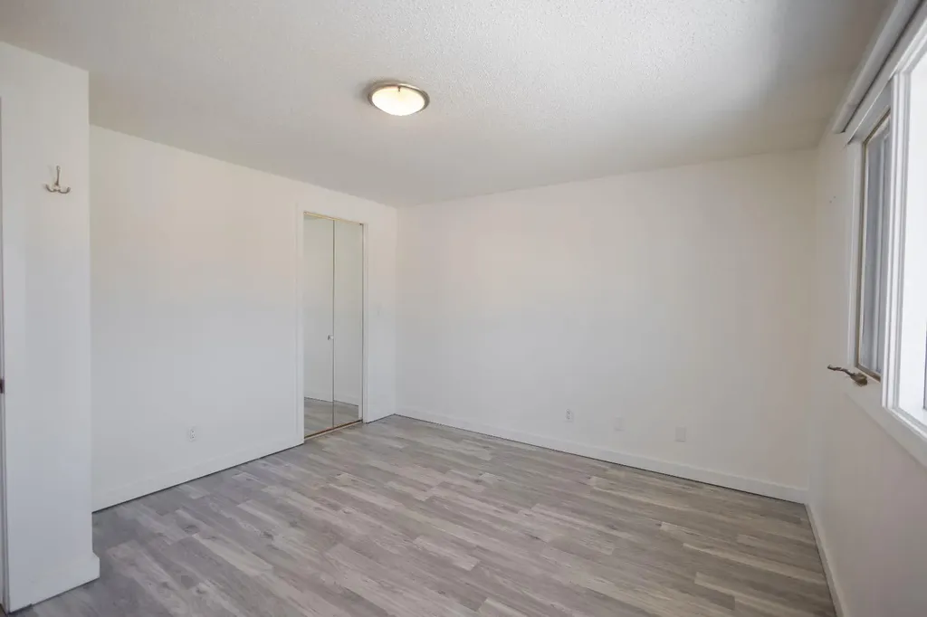 116 Silver Crest Drive NW Calgary AB T3B 4N9
