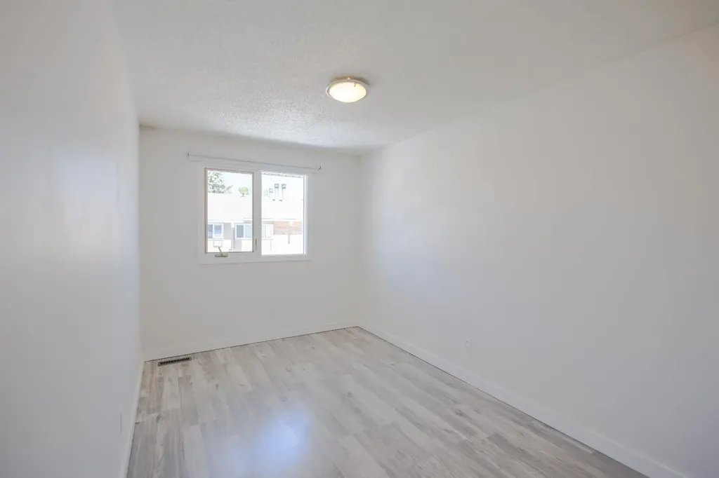 116 Silver Crest Drive NW Calgary AB T3B 4N9