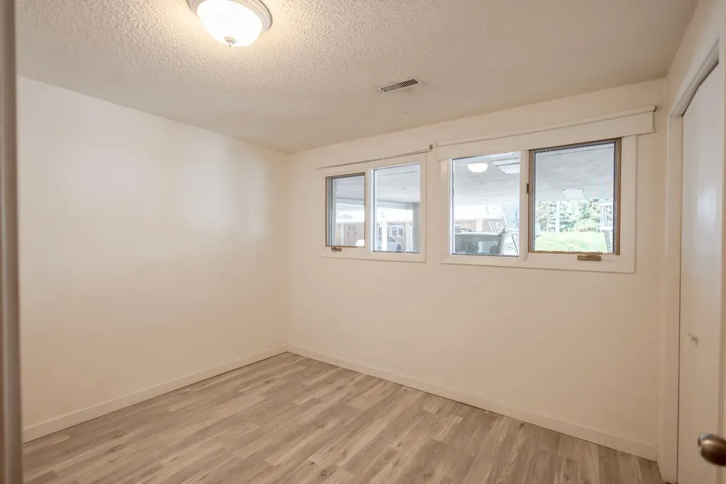 116 Silver Crest Drive NW Calgary AB T3B 4N9