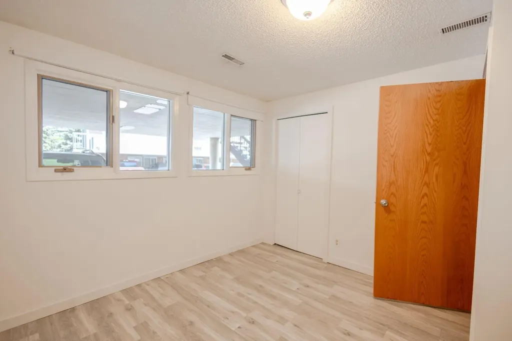 116 Silver Crest Drive NW Calgary AB T3B 4N9