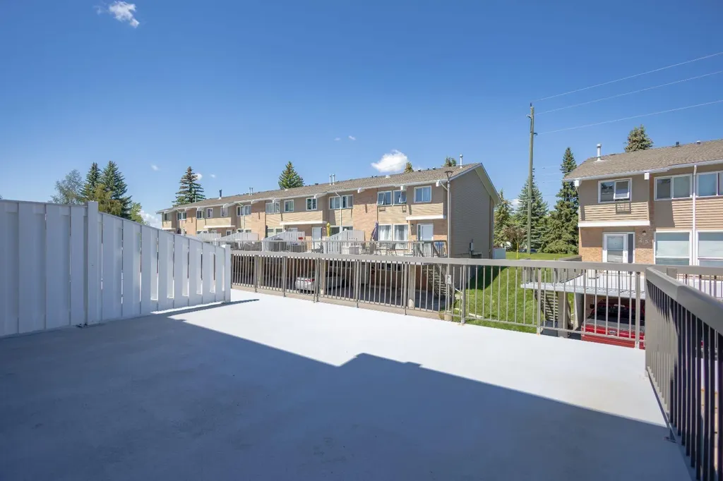 116 Silver Crest Drive NW Calgary AB T3B 4N9