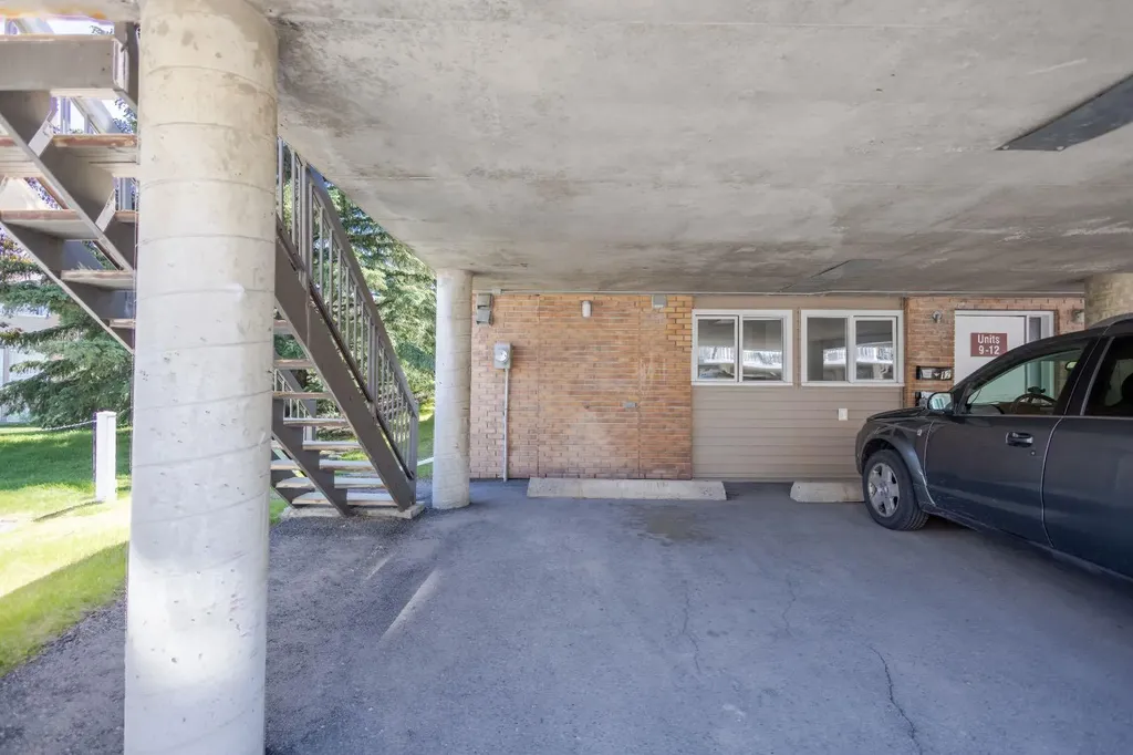 116 Silver Crest Drive NW Calgary AB T3B 4N9