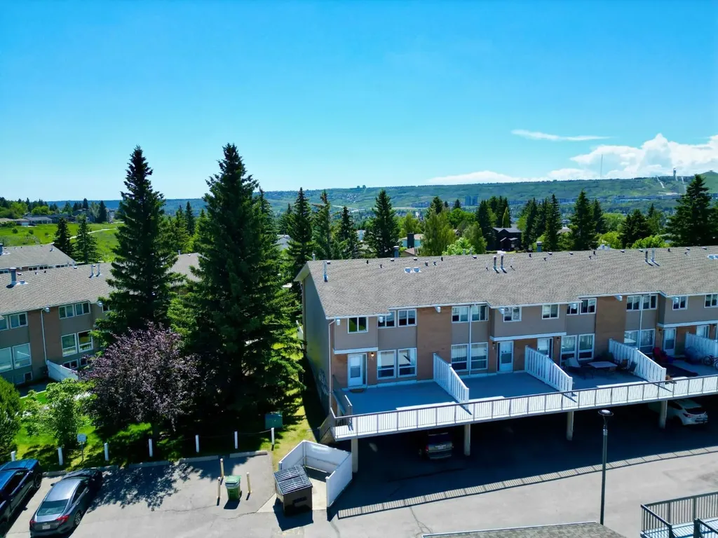 116 Silver Crest Drive NW Calgary AB T3B 4N9