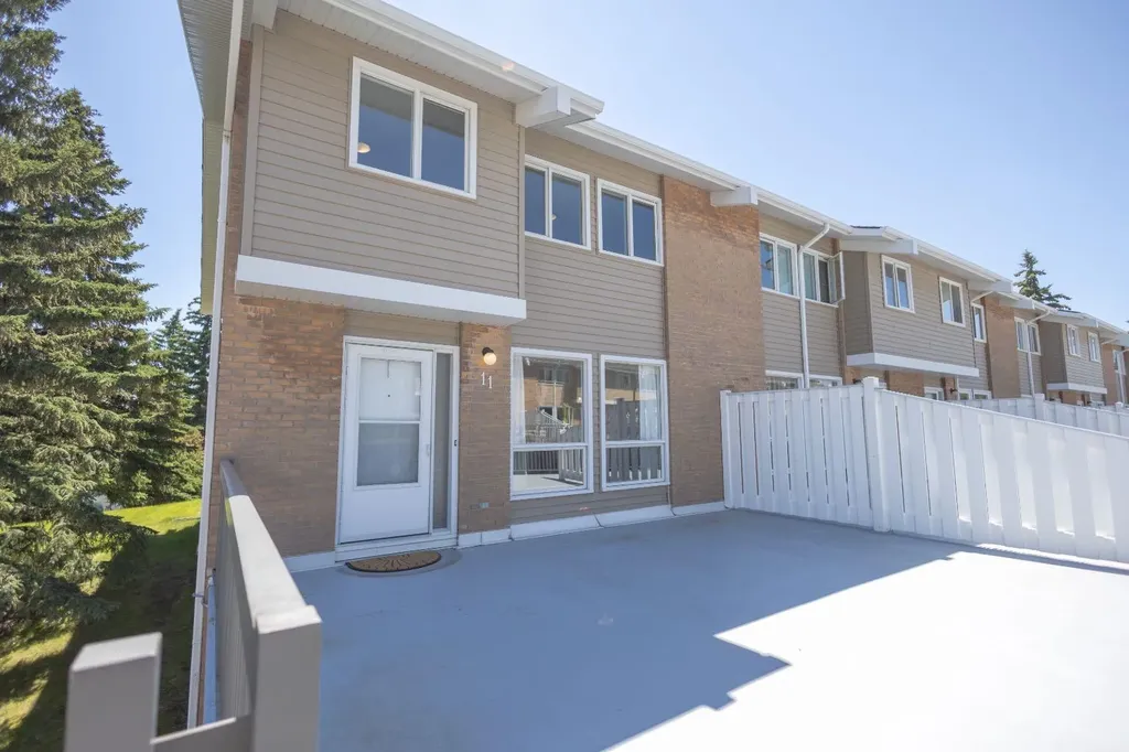 116 Silver Crest Drive NW Calgary AB T3B 4N9