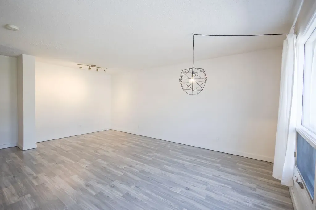 116 Silver Crest Drive NW Calgary AB T3B 4N9