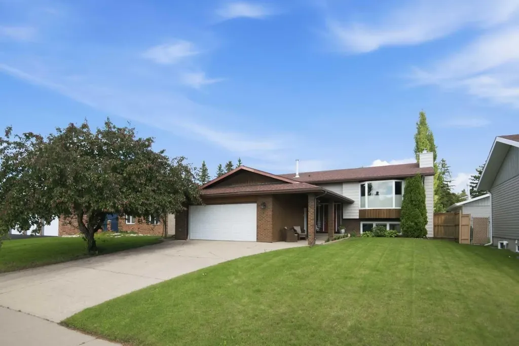 92 Mccullough Crescent Red Deer AB T4R 1S7