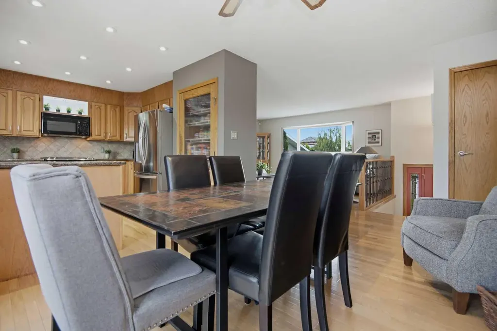 92 Mccullough Crescent Red Deer AB T4R 1S7