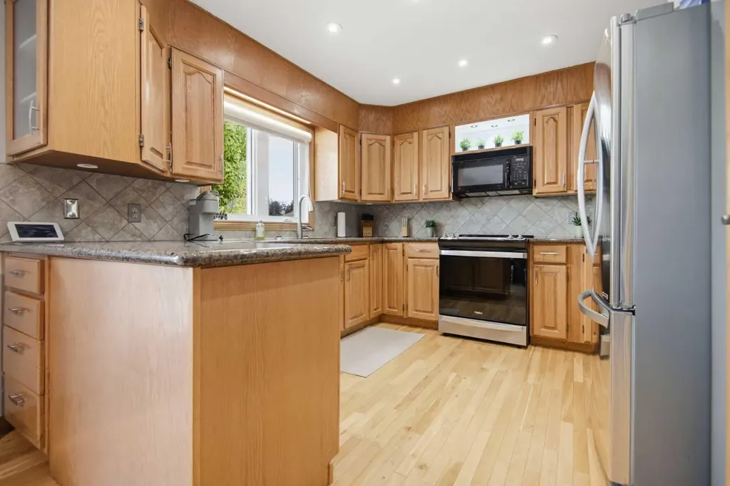 92 Mccullough Crescent Red Deer AB T4R 1S7